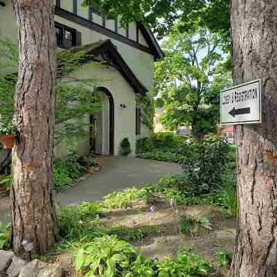 Ivy Manor Inn Village Center Hotel Exterior