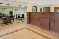 Super 8 by Wyndham Cincinnati/Springdale Oh Hotels in Springdale