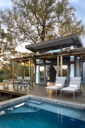 Simbavati River Lodge Отели в г. Эхланзени