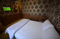 Hotel Istiklal - parking