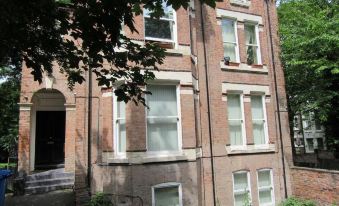 No 8 - Large 2 Bed Near Sefton Park and Lark Lane