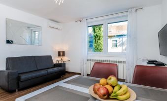 Modern 2Bdr Apartment in Old Town- Best Location