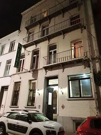 Hotel Queen Mary Отели в г. Моленбек-Сен-Жан