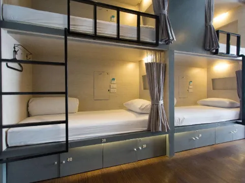 ห้องพักรวมแคปซูล สำหรับผู้หญิงเท่านั้น