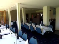 Town & Country Motor Inn - parking