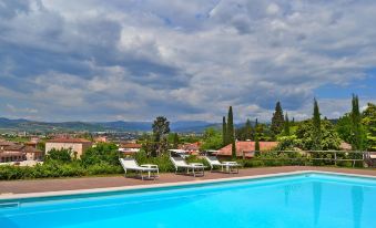 Villa Faccioli Deodara with Shared Pool