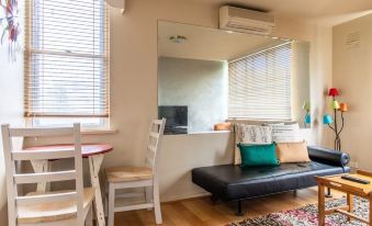 Charming 1 Bedroom Apartment in Vibrant South Yarra