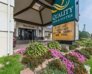 Quality Inn & Suites Bay Front Hotels near Strathclair Park