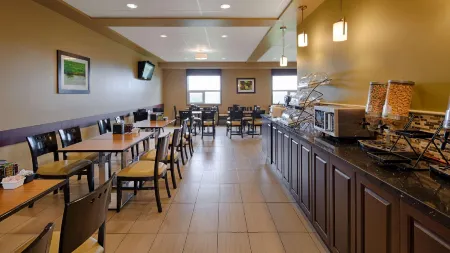 Best Western Plus Moose Jaw Отели рядом с достопримечательностью «Tunnels Of Moose Jaw»