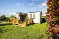 Camping les Peupliers Hotels in Ploneour-Lanvern