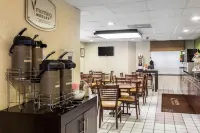 SureStay by Best Western Summerville Flowertown - breakfast