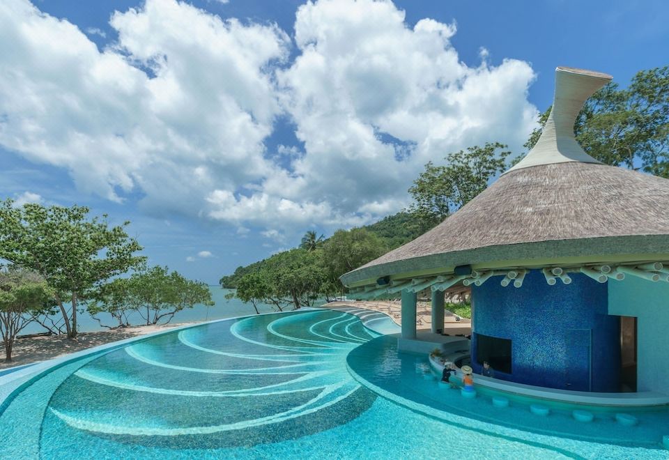 버라사리 아일랜드 이스케이프의 해변가 전경입니다.