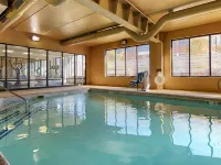 La Quinta Inn & Suites by Wyndham Jamestown - piscina