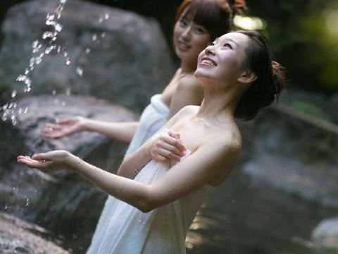 Hotel Ryusenkaku의 넓은 공용 노천탕 전경