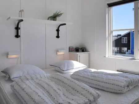 "Idamarie" - 2m from the Sea