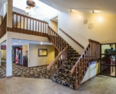 AmericInn by Wyndham Marshfield