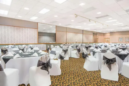 Ramada by Wyndham Cumberland Downtown