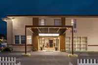 Belmont Inn & Suites