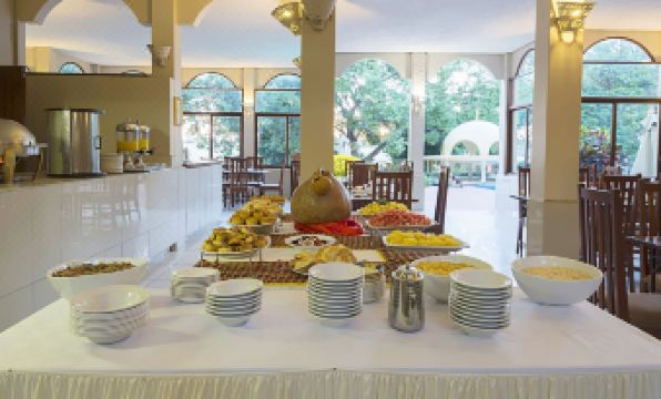 Victoria Falls Rainbow Hotel