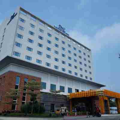 Manjeera Sarovar Premiere Hotel Exterior