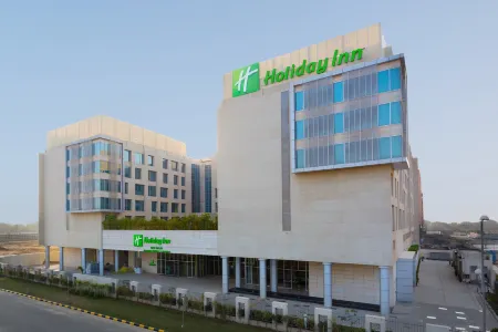 Holiday Inn New Delhi International Airport Отели рядом с достопримечательностью «Tomb of Azim Khan»