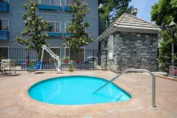 Azure Hotel & Suites, Trademark Collection by Wyndham - Hot Tub