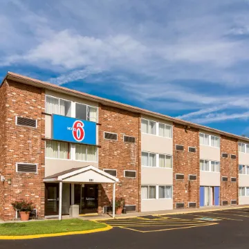 Motel 6 New Stanton, PA