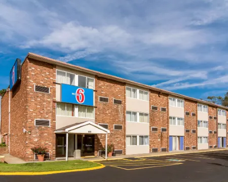Motel 6 New Stanton, PA Hotels in New Stanton