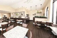 La Quinta Inn by Wyndham Sandusky Near Cedar Point - Parking