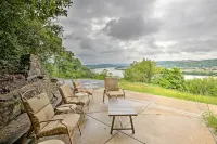 Queen City Sanctuary w/ Views, 3 Mi to Downtown! - Homestays