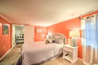 'Pelican Bay Retreat' on Lake Barkley w/ Kayaks! - parking