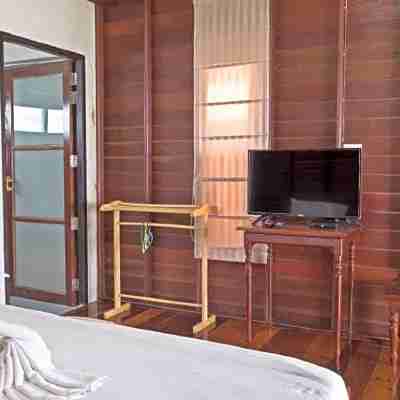 โฮม แอท จันทร์ บีช รีสอร์ท Rooms