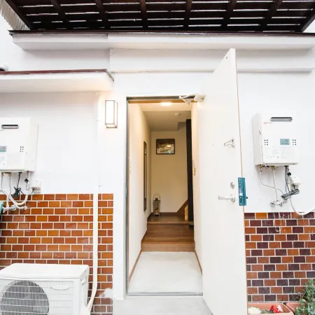 Linlin House C D