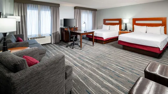 Hampton Inn & Suites St. Louis at Forest Park