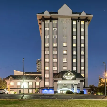 Country Inn & Suites by Radisson, Oklahoma City at Northwest Expressway, OK Отели рядом с достопримечательностью «Торговый центр "Олд Шепард"»