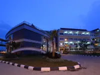 Sutanraja Hotel & Convention Centre Hotel dekat MASJID FATHUL HUDA - GRAND LASWI