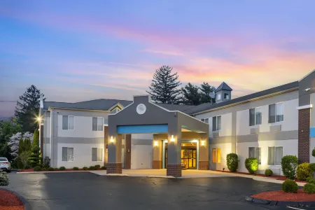 Best Western Plus New England Inn  Suites