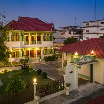 Villa Khun Wichianpanich Hotels near Phra Ram Ratchaniwet (Wang Ban Puen)