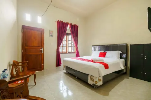 RedDoorz Near Bukit Kubu Berastagi