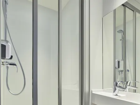 hotelF1 Paris Porte de Montreuil Отели в г. Баньоле