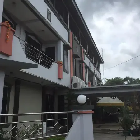 Paparisa Manise Hotel Sorong Отели в г. Соронг
