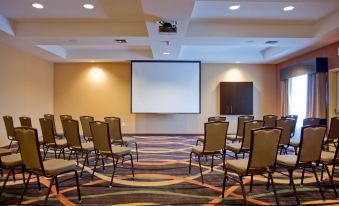 Holiday Inn Express & Suites Prattville South