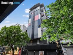 FabHotel Sayeeda International - 600m from Park Circus 7 Point