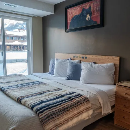 Cozy Home with Mountain View | Walk to All in Canmore Canada