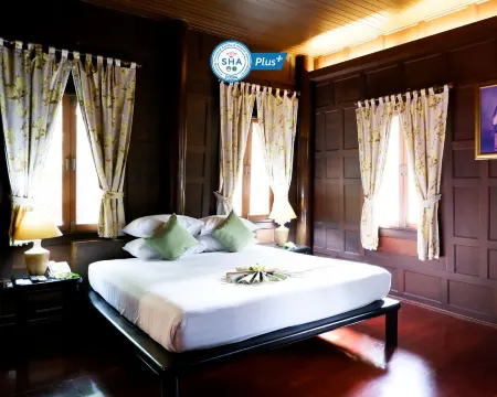 Baan Amphawa Resort & Spa