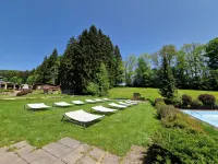 Luxe Timber Lodge & Yoga Loft - parking