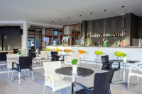 Mayfair Gardens - ที่มีบาร์