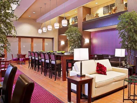 Hampton Inn & Suites Marshalltown Отели в г. Marshall County