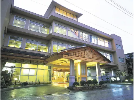 Asahikan Отели рядом с достопримечательностью «Meotoiwa Front Approach»