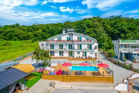 Taean (Anmyeondo) Dodo Pension Отели рядом с достопримечательностью «Kkotji Beach»